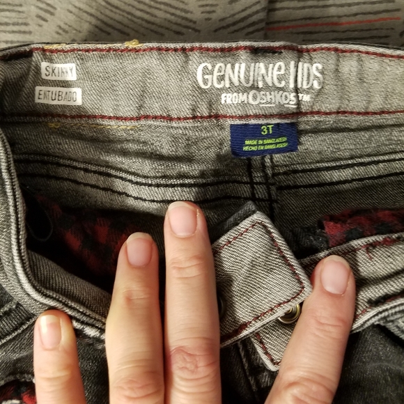 3/$12 Osh Kosh distressed toddler jeans - Picture 4 of 5